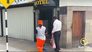 [Latina, Trabajadora Cholona, Una Trabajadora Cholona] Se Levanta Una Trabajadora Cholona De Limpieza Lima Peru