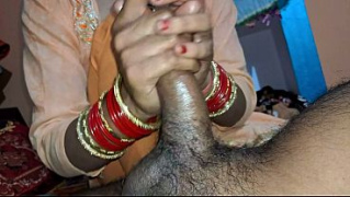 [Amateur, Bhabhi Gives, Sensual Oily Massage] Desi Bhabhi Gives Sensual Oily Massage To Devar Lund